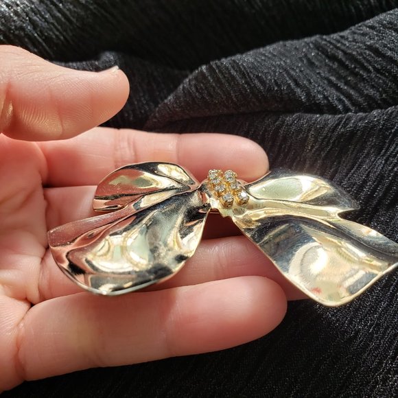 Vintage Large Gold Tone Bow with Rhinestone Centre Collar Pin - Picture 5 of 11